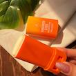 استیک ضد آفتاب بدون رنگ تایلامی SPF 65 مدل ویتامین C ‌مناسب انواع پوست‌ حجم 18 میلی‌لیتر