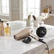 سشوار حرفه‌ای رمینگتون مدل AC8605 با موتور AC، توان 2300 وات، فناوری Unique Color Protect برای محافظت از موهای رنگ شده، قابلیت تولید یون، تنظیم دما در سه حالت، تنظیم سرعت در دو حالت و باد سرد