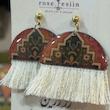 گوشواره دست‌ساز زنانه رز رزین مدل نقشینه