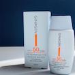 کرم ضدآفتاب بی‌رنگ ژیناژن مدل SPF50، مناسب پوست‌های معمولی و خشک، حجم 50 میلی‌لیتر