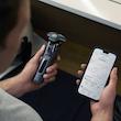 ماشین اصلاح موی صورت فیلیپس مدل S7885 با تیغه چرخشی 360 درجه استیل پیشرفته، قابلیت استفاده خشک و مرطوب، تکنولوژی Skin IQ و Power Adapt برای تنظیم خودکار سرعت، شارژ سریع 5 دقیقه‌ای و ضدآب بودن با امکان استفاده زیر دوش