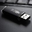 فلش مموری 64 گیگابایت کوئین تک مدل QUICK CPLUS با رابط USB 3.1 Gen1، بدنه فلزی درپوش‌دار، سرعت انتقال 15 مگابایت بر ثانیه و مبدل USB-C سازگار با موبایل، تبلت، کامپیوتر و تلویزیون