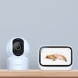 دوربین مداربسته بی‌سیم تحت شبکه شیائومی مدل Mi C200 با وضوح Full HD، چرخش 360 درجه افقی و 106 درجه عمودی، کدک H.265، تشخیص هوشمند انسان، انتقال صدای دوطرفه و پشتیبانی از کنترل صوتی با دستیار Google و Alexa