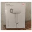 سشوار حرفه‌ای 1600 وات شیائومی مدل Mi Ionic Hair Dryer H300، موتور DC، وزن 508 گرم، دارای سری متمرکز‌کننده باریک با ویژگی صاف‌کنندگی، حجم‌دهندگی، با قابلیت باد سرد