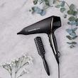 سشوار حرفه‌ای 2400 وات رمینگتون مدل AC9140B Proluxe، موتور AC، وزن 300 گرم، دارای سری متمرکز‌کننده با ویژگی صاف‌کنندگی، با قابلیت باد سرد، عملکرد توربو، فناوری تولید یون