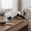 سشوار حرفه‌ای 1800 وات گوسونیک مدل GHD-229، موتور AC، وزن 892 گرم، دارای سری متمرکز‌کننده پهن با ویژگی حجم‌دهندگی، با قابلیت فناوری تولید یون، باد سرد