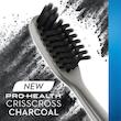 مسواک اورال-بی مدل Charcoal Sensitive با برس نرم