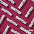 بالم لب فوراور مدل Aloe Lips مرطوب‌کننده و نرم‌کننده قوی با عصاره آلوئه‌ورا و روغن جوجوبا، مناسب پوست لب‌های خشک و ترک‌خورده، فاقد چسبندگی و سازگار با پوست، طراحی ماتیکی وگان از آمریکا