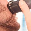 ماشین اصلاح موی صورت فیلیپس مدل BT5200/16 با تیغه‌های استیل ضدزنگ خود تیزشونده، طول اصلاح 0.4 تا 10 میلی‌متر، قابلیت استفاده با باتری و برق، شارژ USB یک ساعته و ضدآب با طراحی ارگونومیک و شانه قابل تنظیم دستی