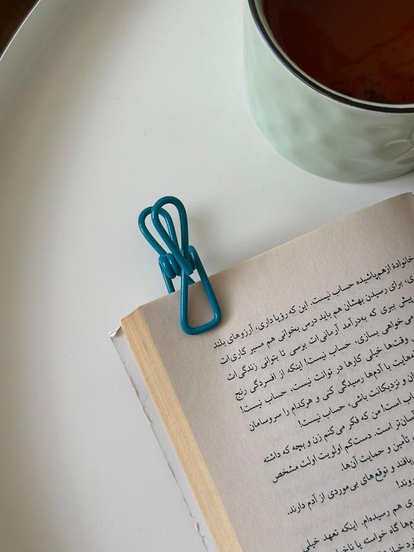 گیره فلزی مناسب برای کتاب و لباس رنگ سبزآبی