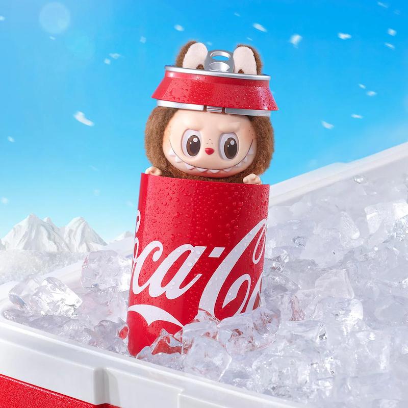 پاپ مارت عروسک سورپرایزی ایستاده هیولای لبوبو سری کوکاکولا pop mart labubu the monsters big into coca series vinyl plush pendant blind box www.poonelstore.com