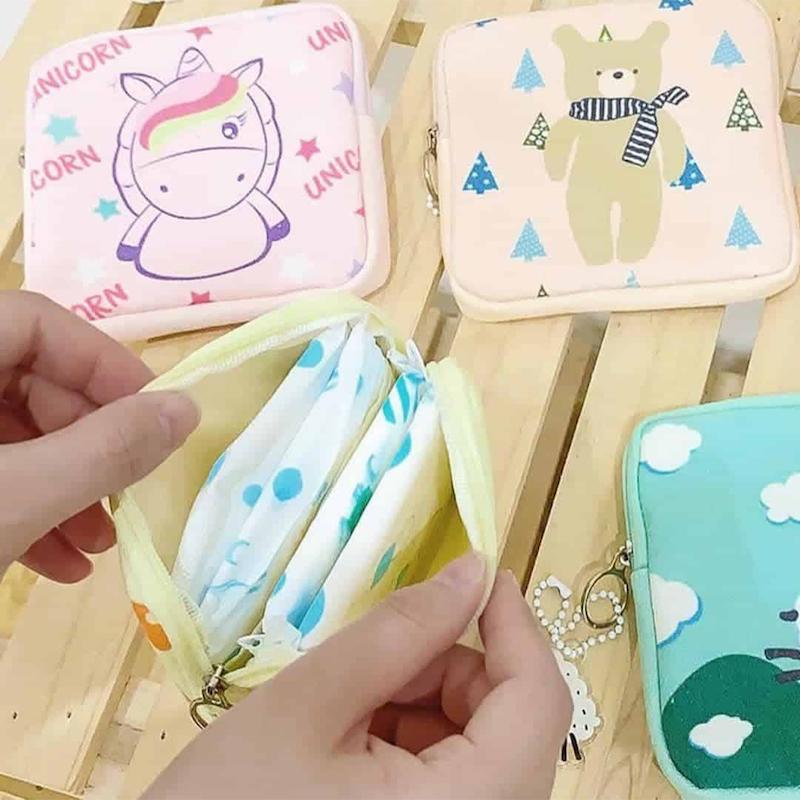 کیف پدبهداشتی کیف شخصی دخترانه وارداتی مناسب نگهداری لوازم شخصی و بهداشتی small cute personal bag suitable for storing girls toiletries www.poonelstore.com