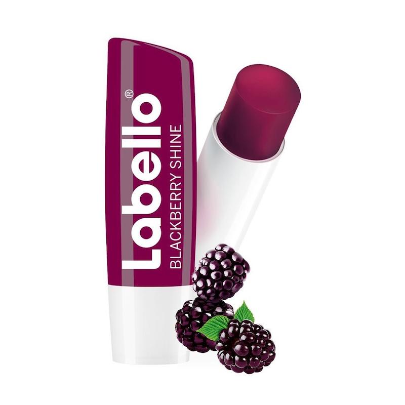 بالم لب روزانه لبلو رطوبت رسانی 24 ساعته رایحه بلک بری کد 65659870 labello fruity shine blackberry 4.8 g with a blackberry aroma www.poonelstore.com