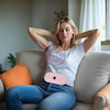 کمربند قاعدگی گرین لاین، دستگاه گرم کننده تسکین درد قاعدگی مناسب خانم ها Green Lion Bloom Heat Menstrual Heating Pad 6 Heating Levels 6 Vibration Modes Cordless Portable Thermal Massager Pad for Period Cramps Pain Relief Ideal Gift for Women and Girls Pink