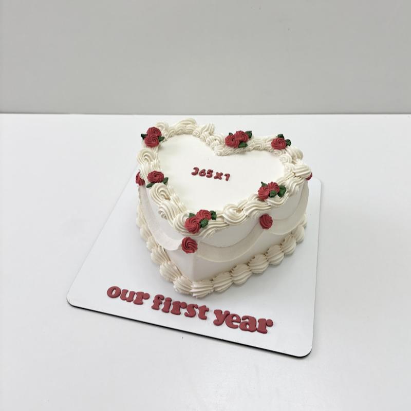 کیک قلبی گلدار