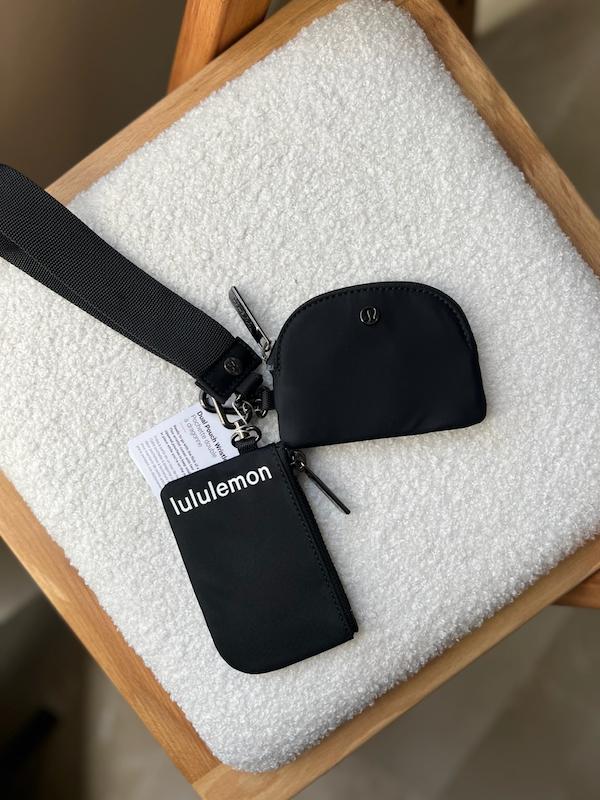 🖤 Dual pouch wristlet 