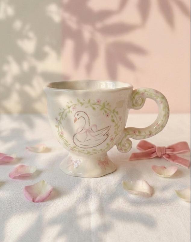 ماگ پایه دار طرح قو