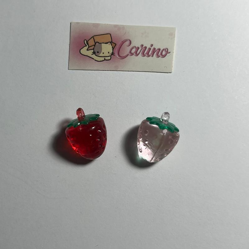 اویز توت فرنگی شیشه‌ای