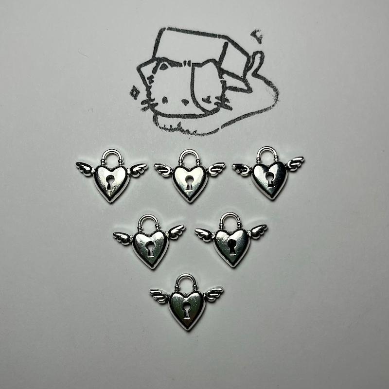 آویز قلب بالدار 