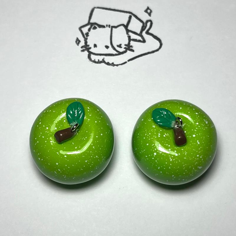 آویز سیب سبز