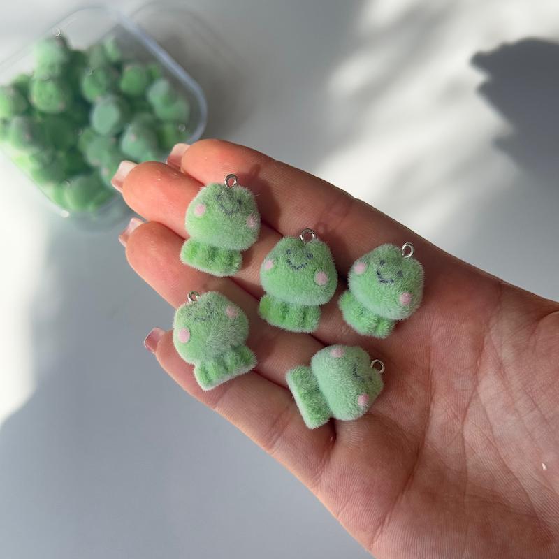 قورباغه مخمل لپ گلی🐸