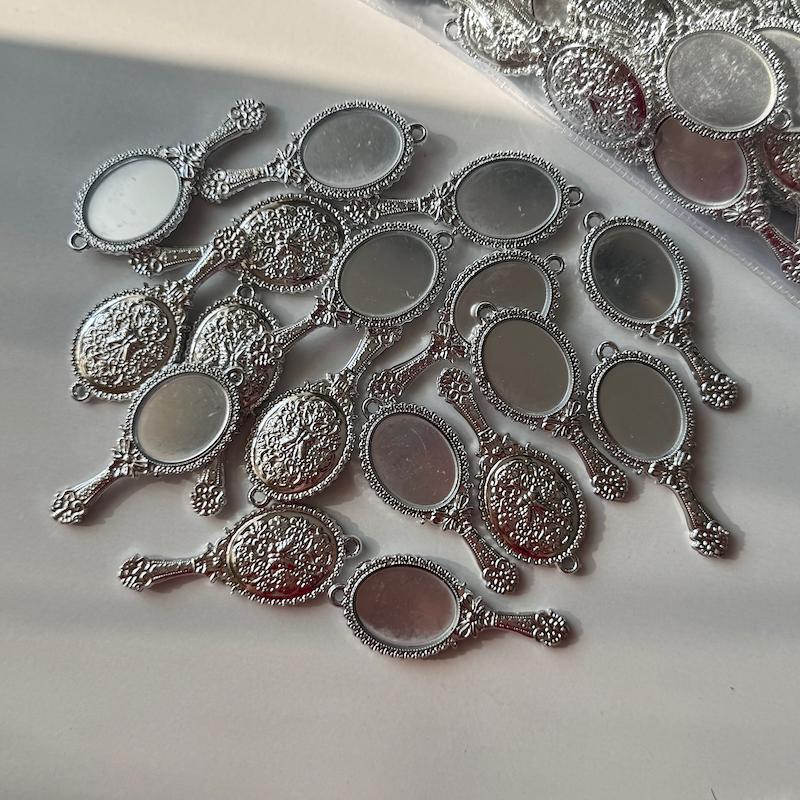 آیینه باربی🪞🌸