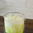 تصویر از نزدیک شمع معطر آیس دو جداره مدل Ice Matcha Latte