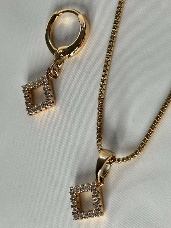 گردنبند مربع فول نگین