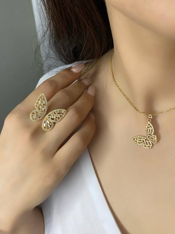 گردنبند پروانه فول نگین