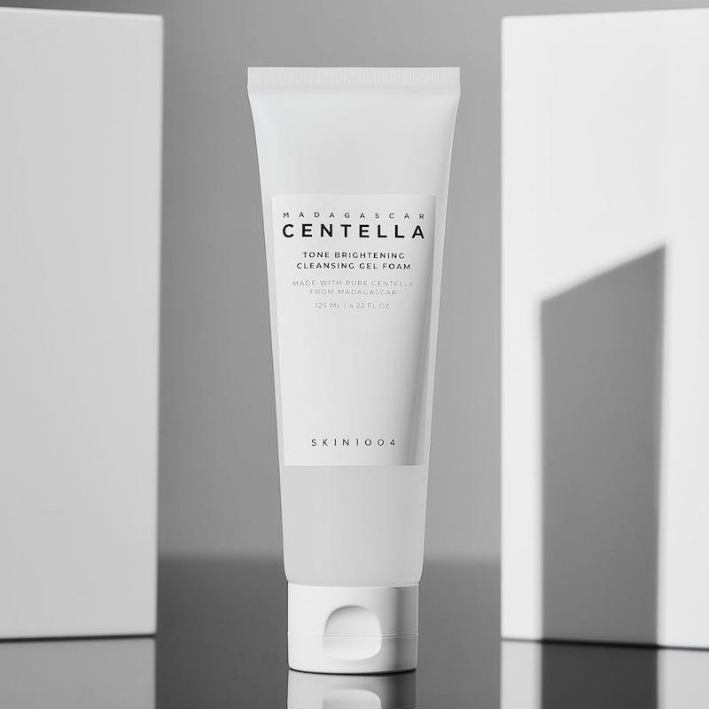 ژل فوم پاک کننده و روشن کننده اسکین ۱۰۰۴