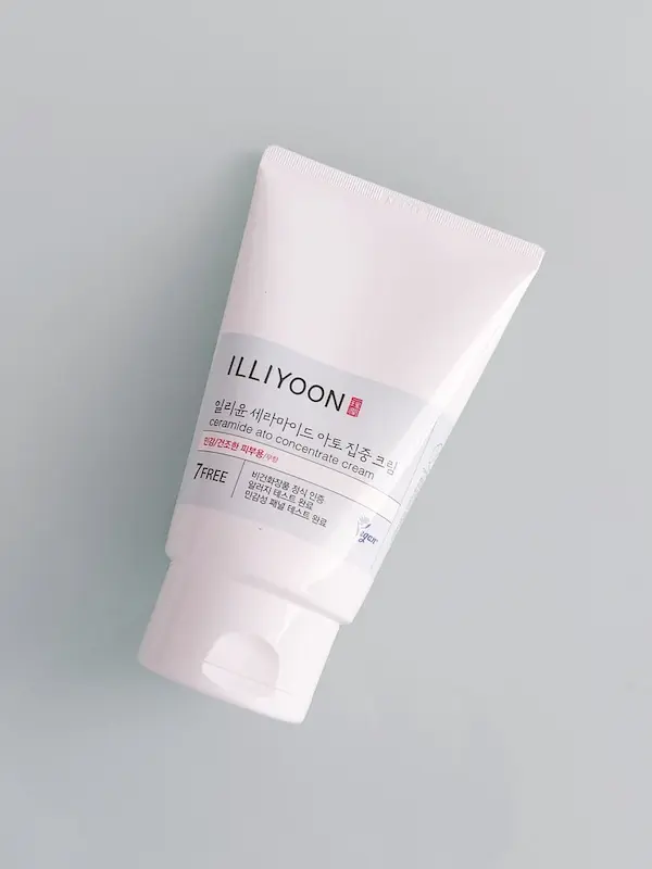 کرم مرطوب کننده سراماید ایلیون Illiyon