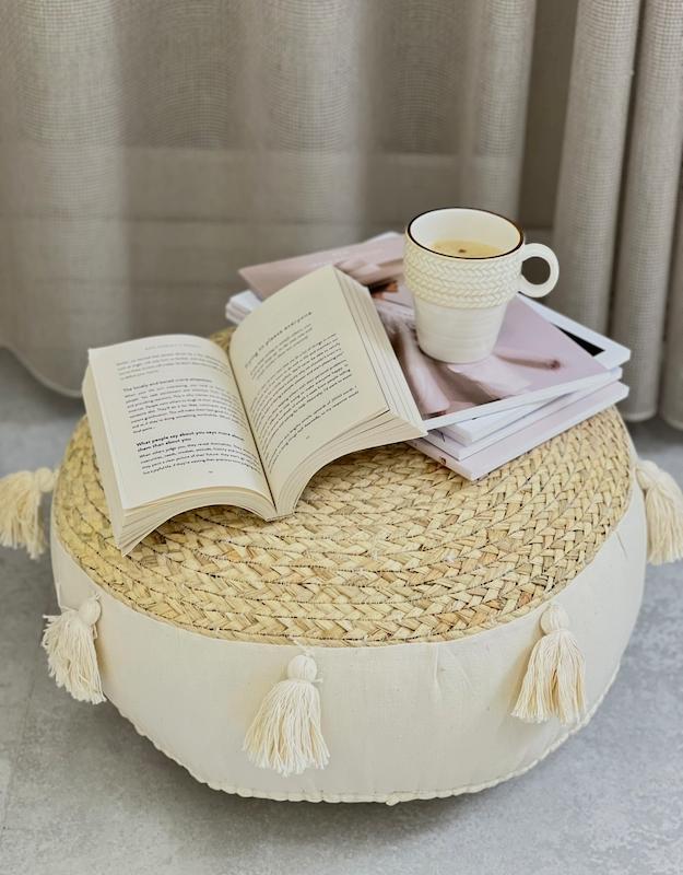 پاف کنار مبلی