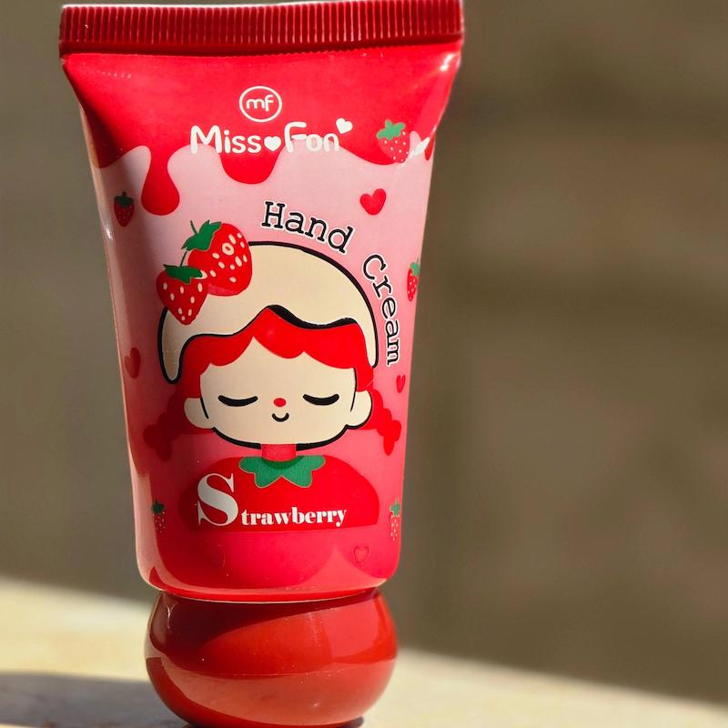 کرم دست توت فرنگی🍓