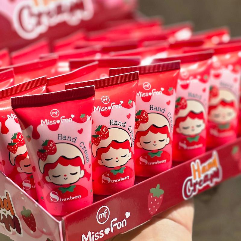 کرم دست توت فرنگی🍓