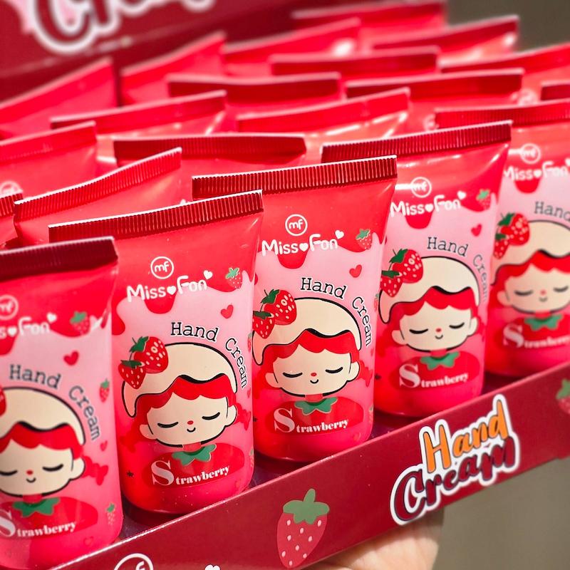 کرم دست توت فرنگی🍓