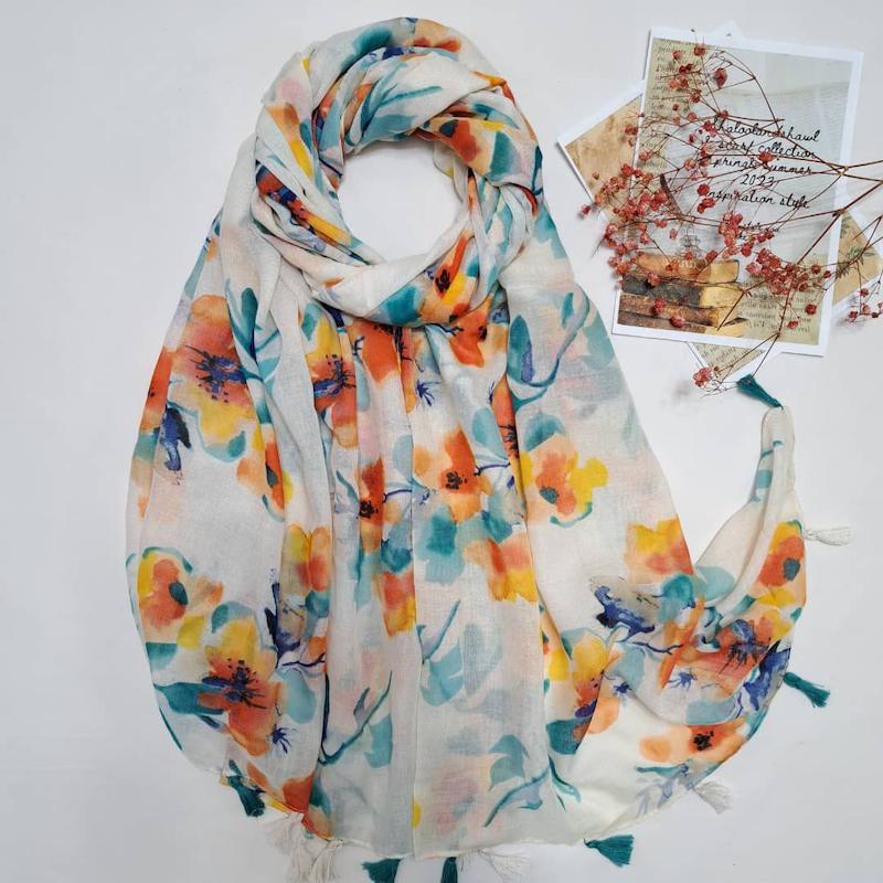 شال نخی منگوله‌دار