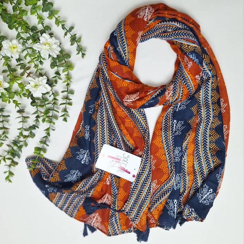 شال نخی منگوله‌دار