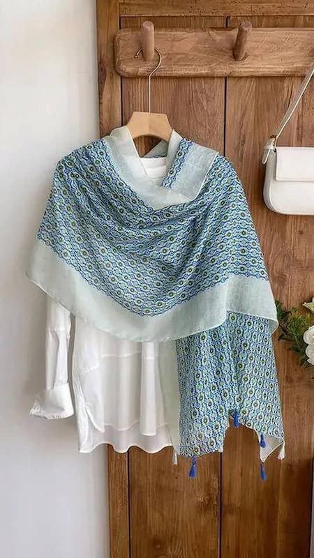 شال نخی منگوله‌دار