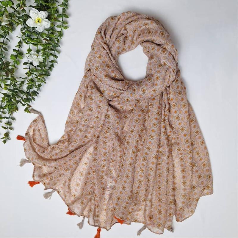 شال نخی منگوله‌دار