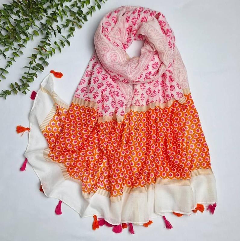 شال نخی منگوله‌دار