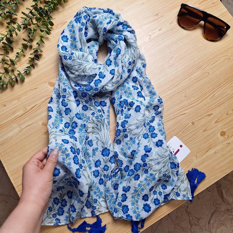 شال نخی منگوله‌دار