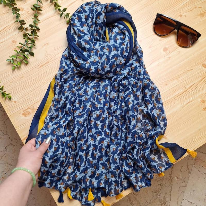 شال نخی منگوله‌دار