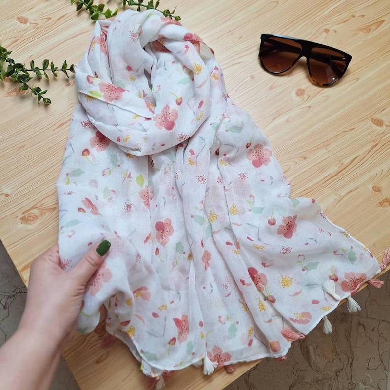 شال نخی منگوله‌دار