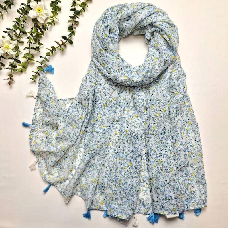 شال نخی منگوله‌دار