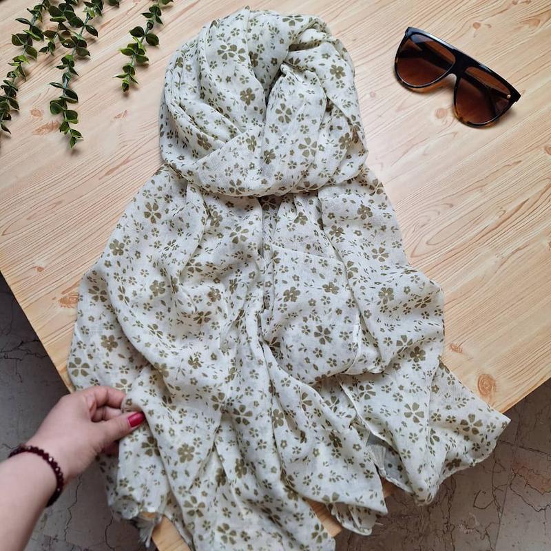 شال نخی منگوله‌دار