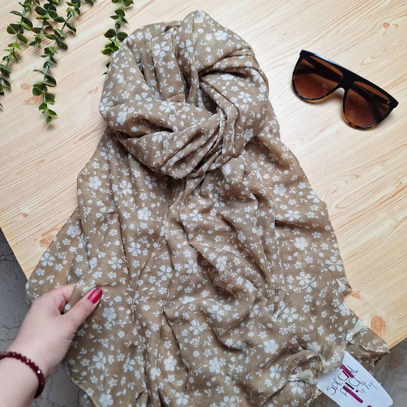 شال نخی منگوله‌دار