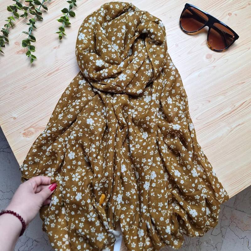 شال نخی منگوله‌دار