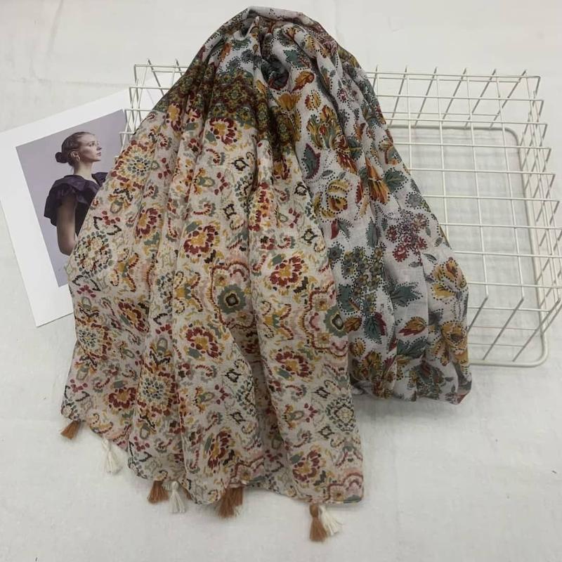 شال نخی منگوله‌دار