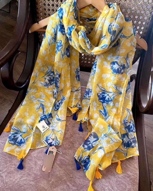 شال نخی منگوله‌دار