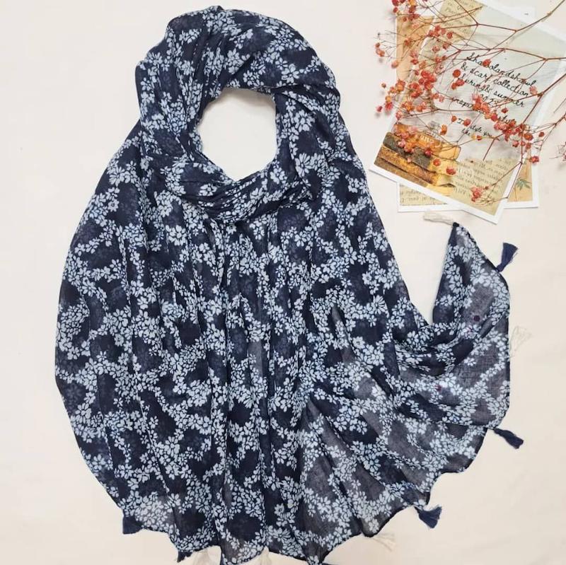 شال نخی منگوله‌دار